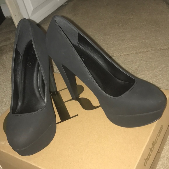 Black Pumps - Picture 1 of 4